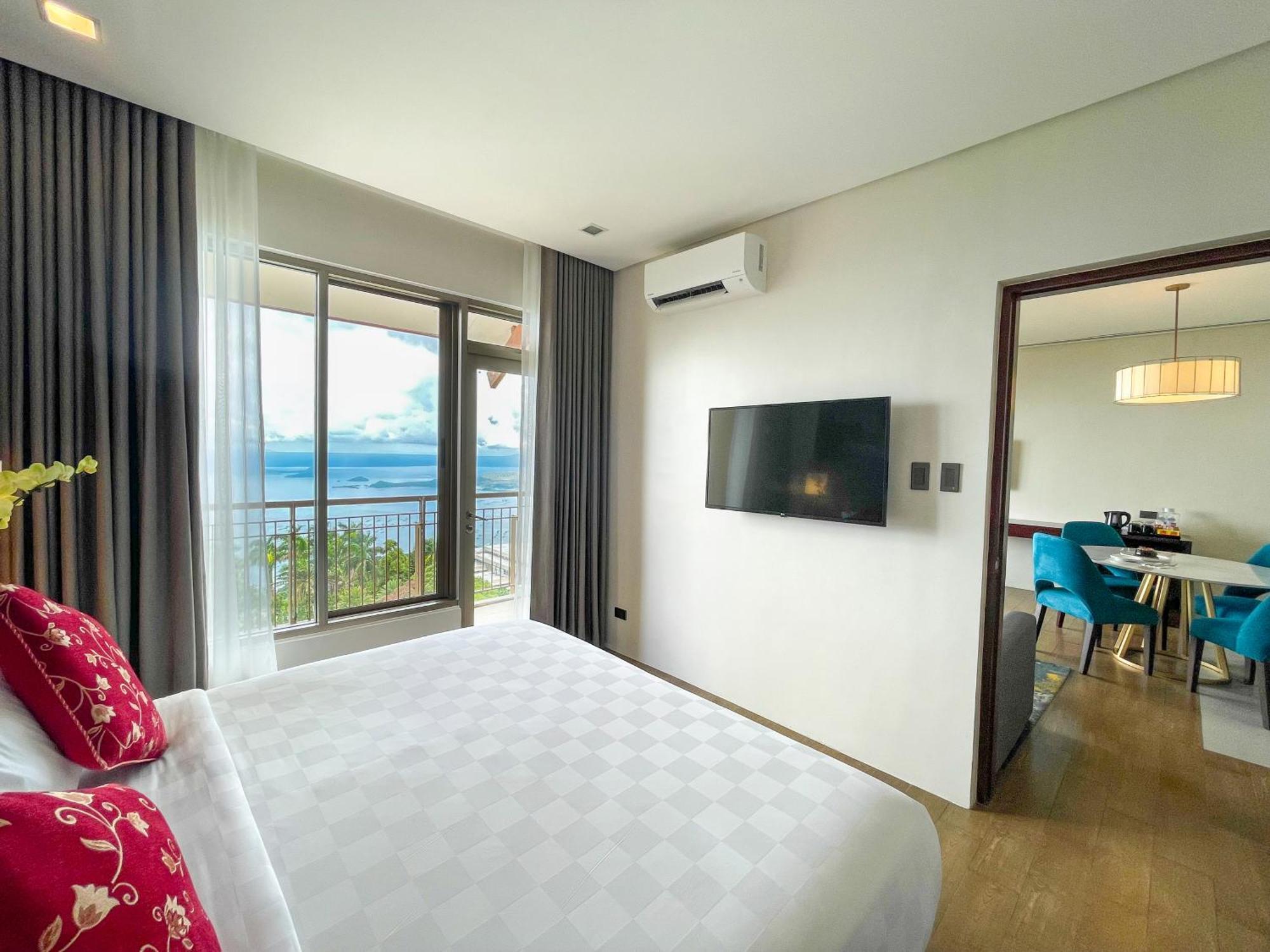 Summit Ridge Tagaytay - Newly Renovated Hotel